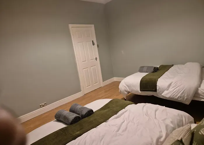 The Reddish Retreat - Individual Rooms