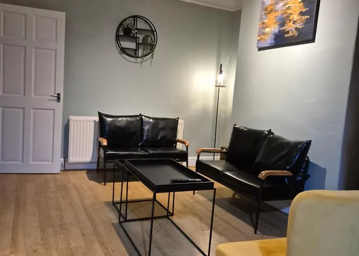 The Reddish Retreat - Individual Rooms