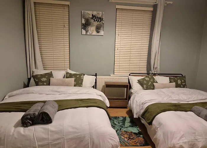 The Reddish Retreat - Individual Rooms